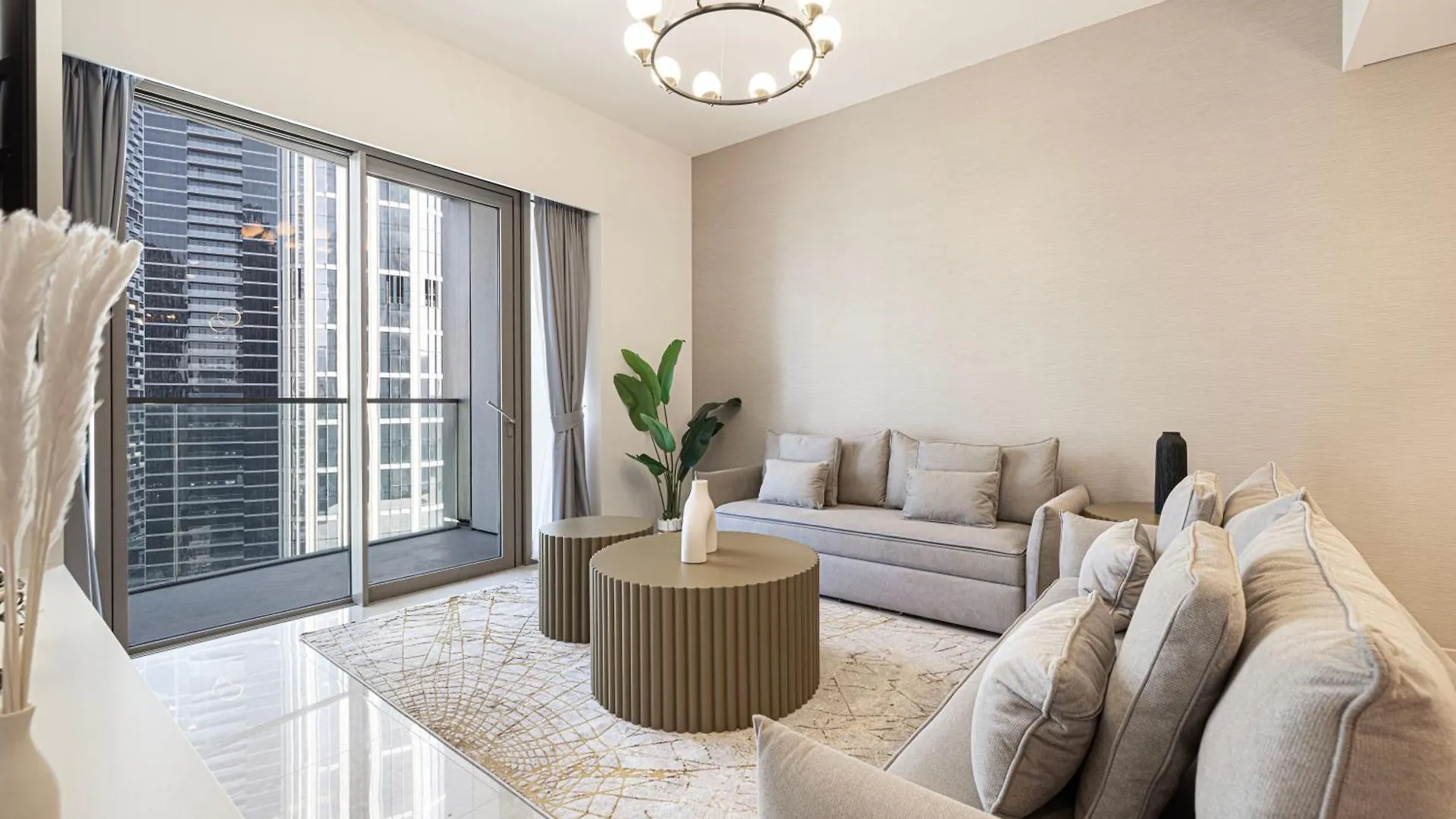 Charming Urban Oasis Apartment Dubai